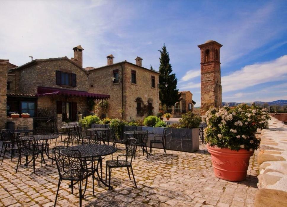 Castello Di Albereto Trarivi Exterior photo