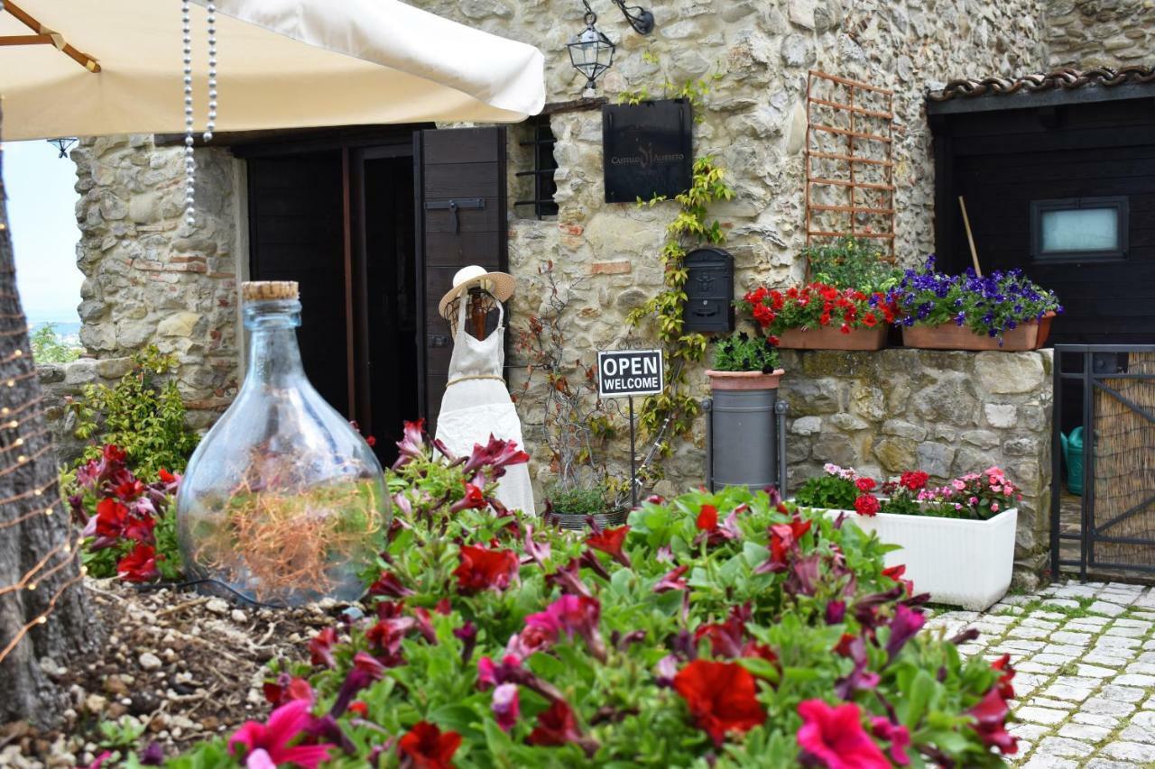 Castello Di Albereto Trarivi Exterior photo